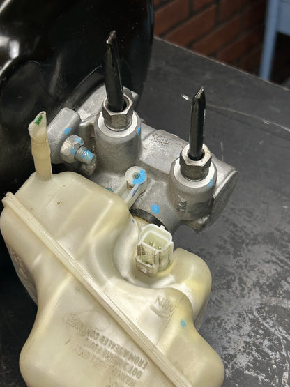 11-23 CHARGER CHALLENGER 300 POWER BRAKE BOOSTER MASTER CYLINDER OEM 04581644AF