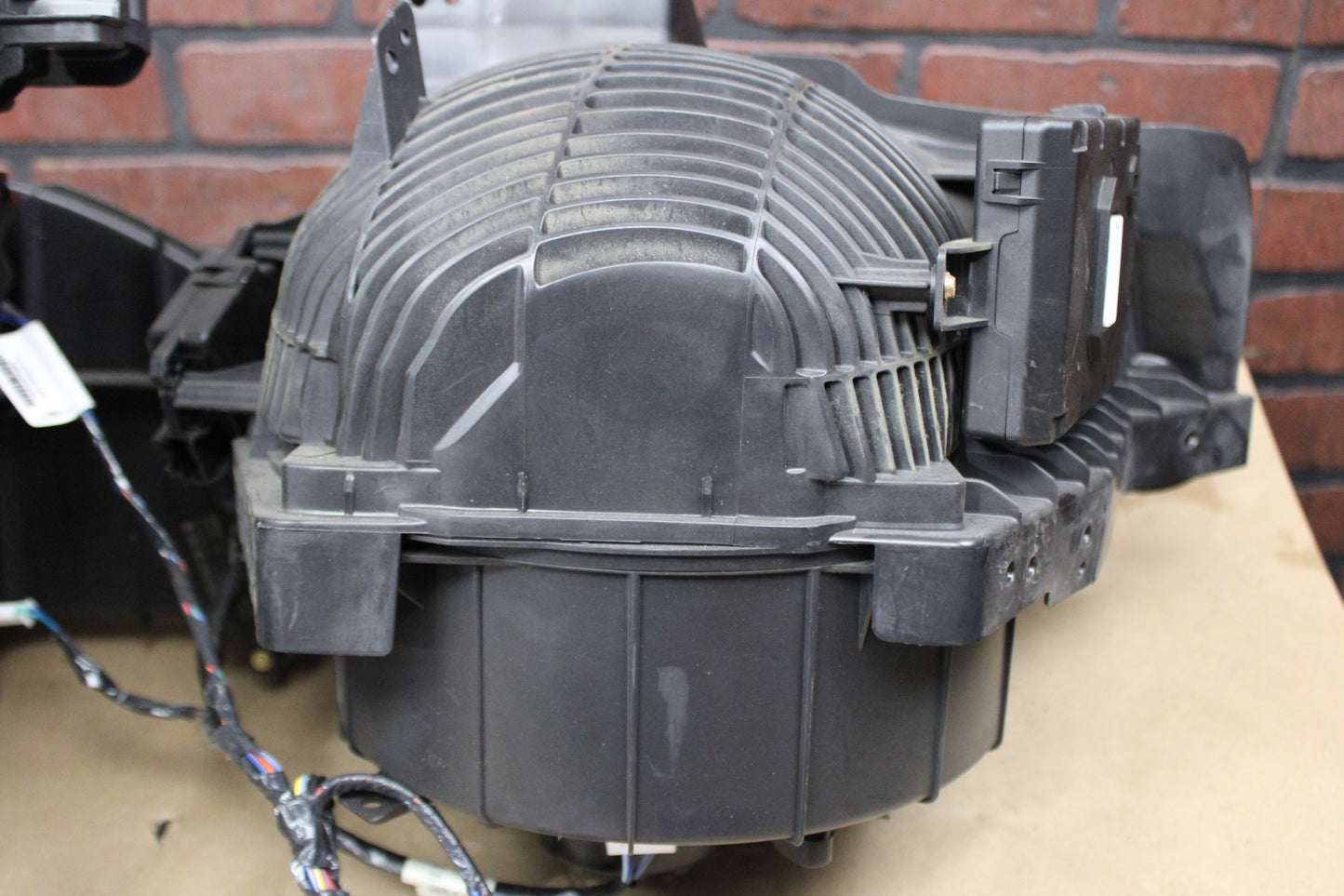 2014-2023 CHARGER CHALLENGER 300 HVAC A/C BLOWER HOUSING BOX OEM 68430171AC