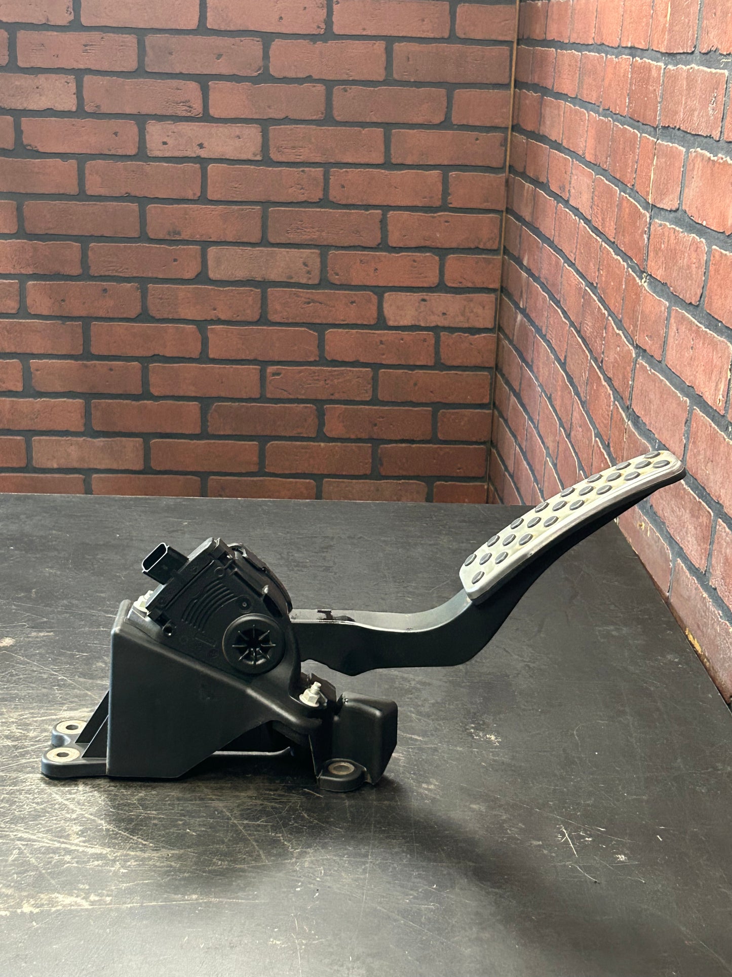 2007-2023 CHARGER CHALLENGER 300 ACCELERATOR GAS PEDAL ASSEMBLY OEM 04861714AF
