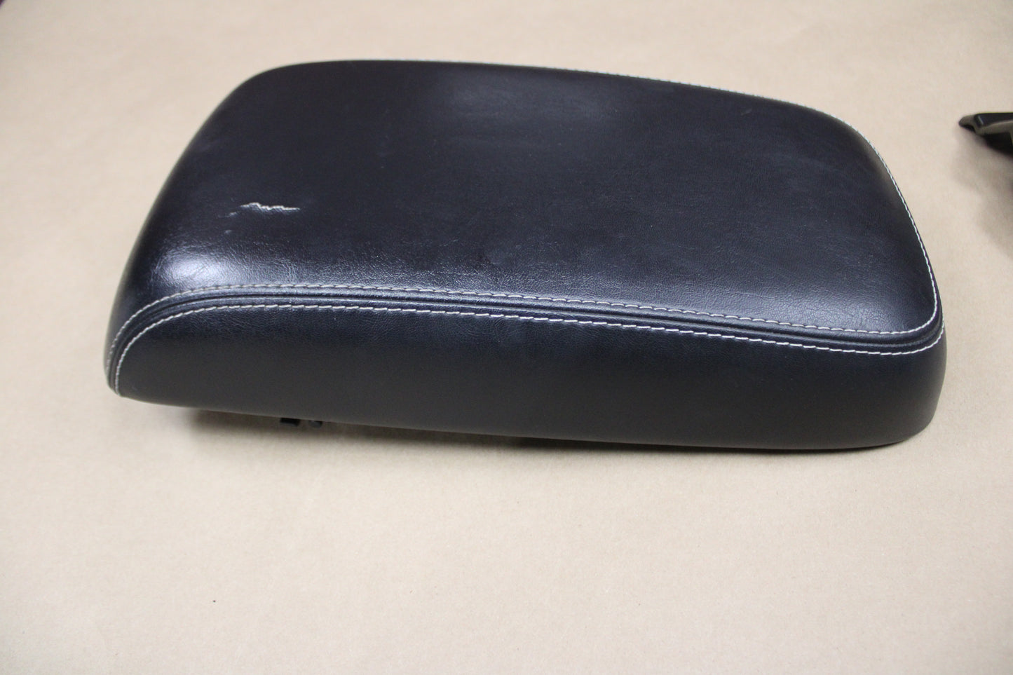 2011-2018 DODGE CHARGER CENTER CONSOLE STORAGE LID ARMREST BLACK OEM