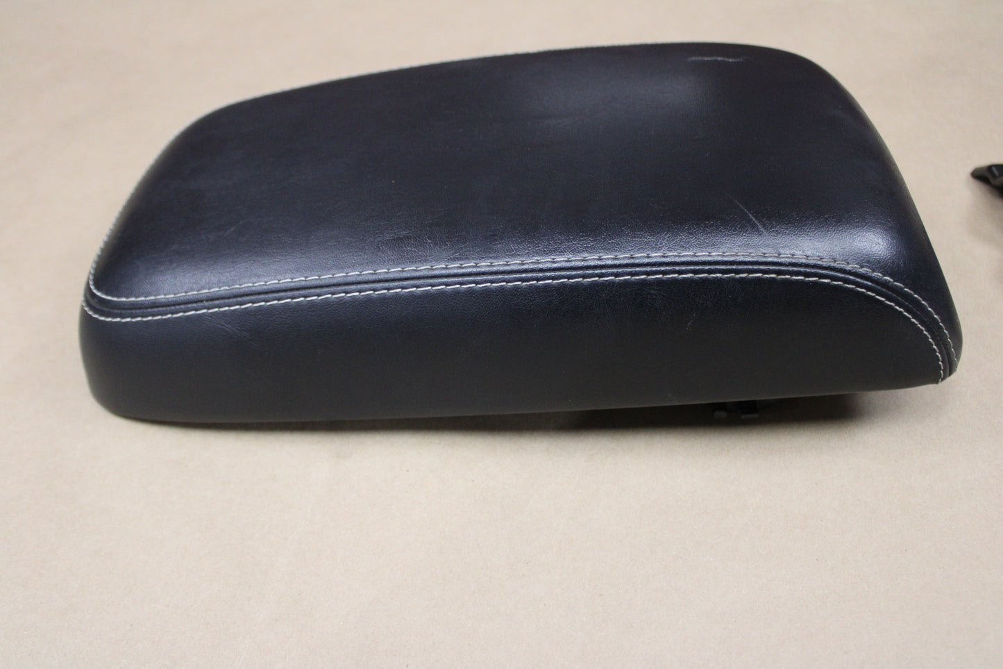 2011-2018 DODGE CHARGER CENTER CONSOLE STORAGE LID ARMREST BLACK OEM