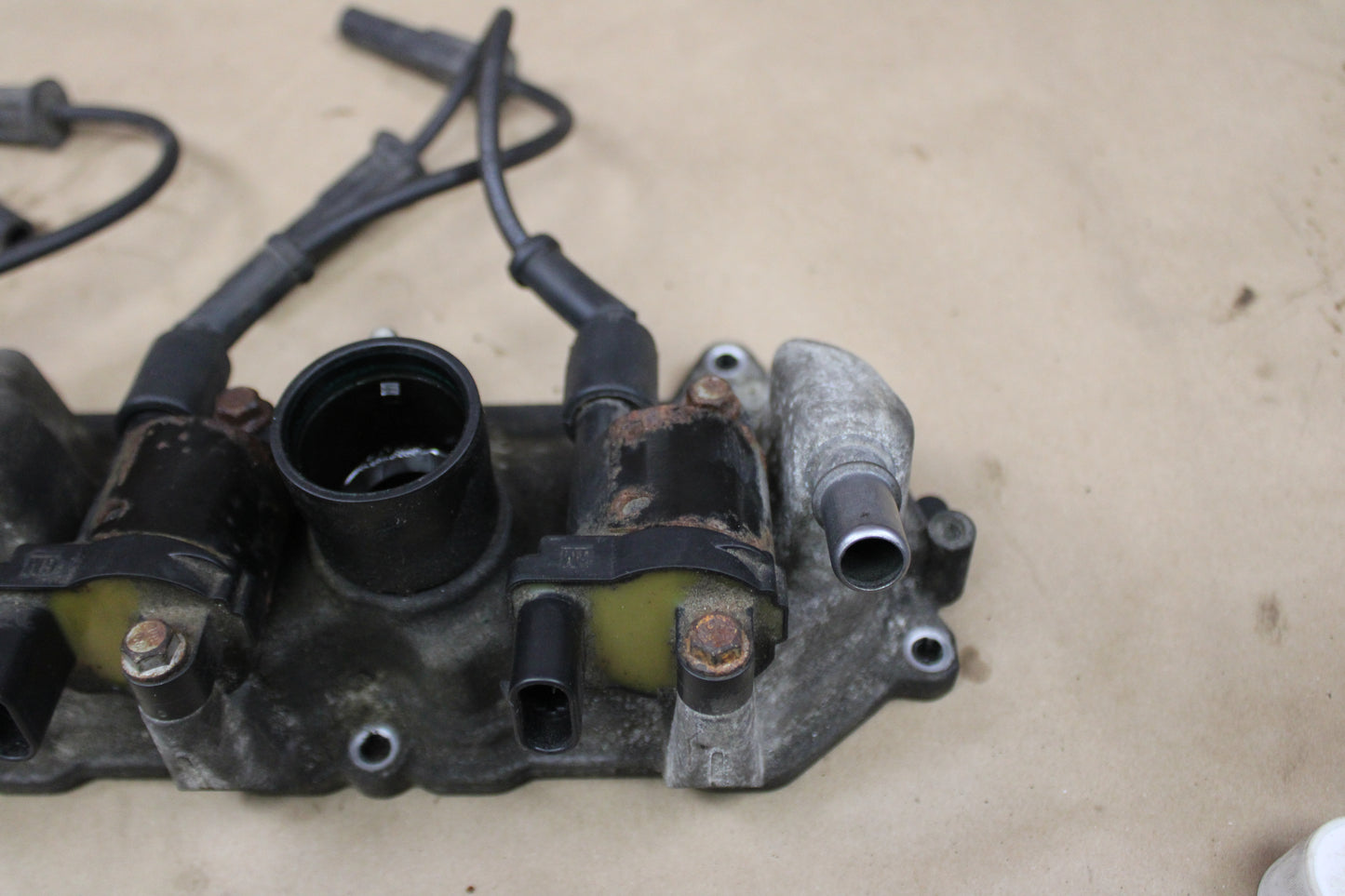 GM Chevrolet 5.3L 6.2L Genuine OEM Passenger Right Side Valve Cover 12623926