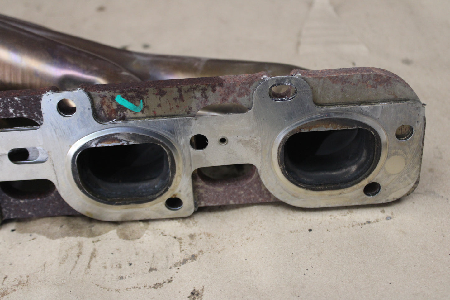 2016 Dodge Challenger R/T Scat Pack Mopar Passenger RH Exhaust Manifold 6.4L