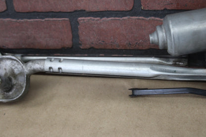 08-23 DODGE CHALLENGER WINDSHIELD WIPER LINKAGE MOTOR OEM 05028756AD