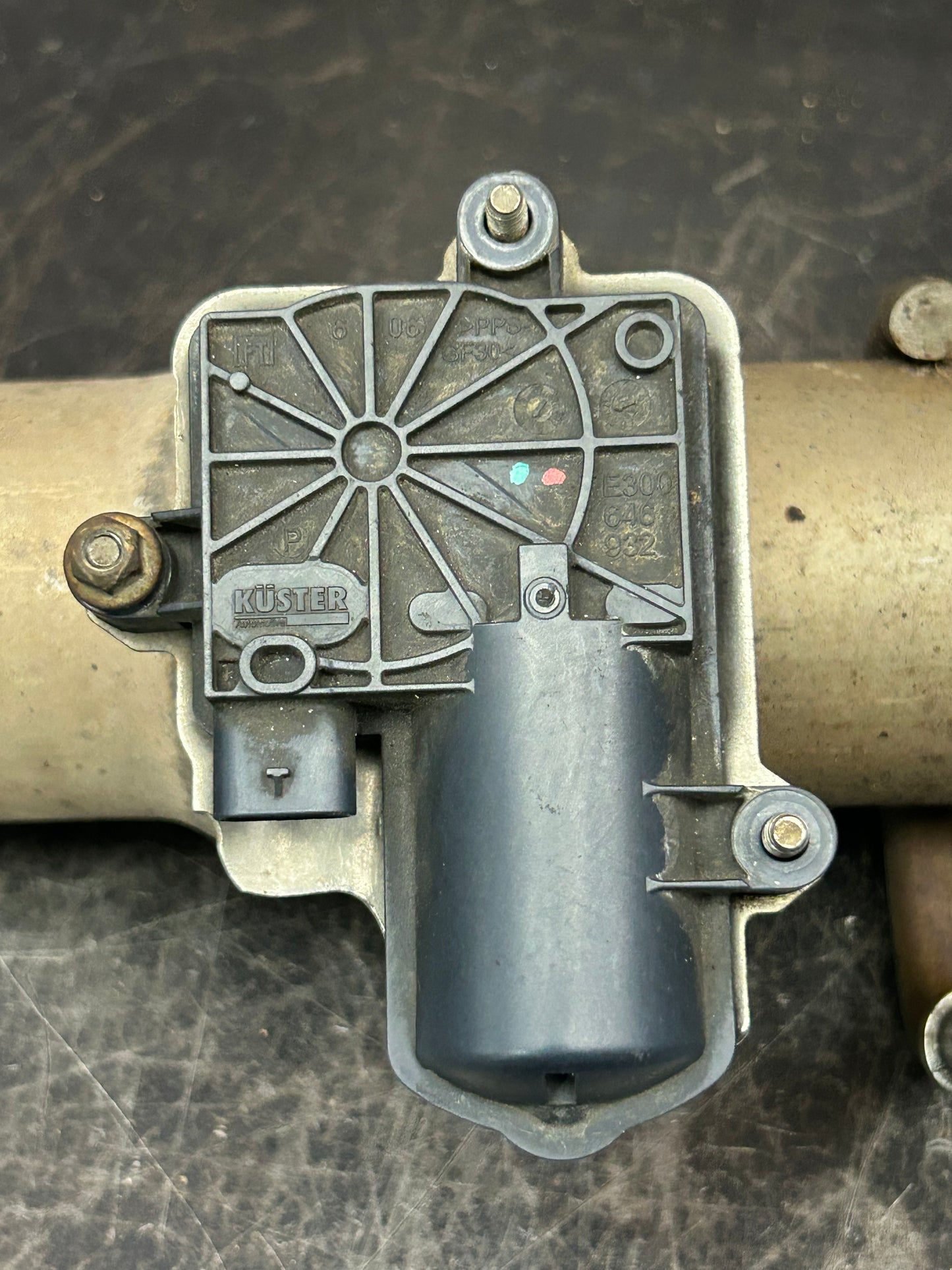 2015-2023 DODGE CHARGER CHALLENGER DRIVER LEFT EXHAUST VALVE ACTUATOR