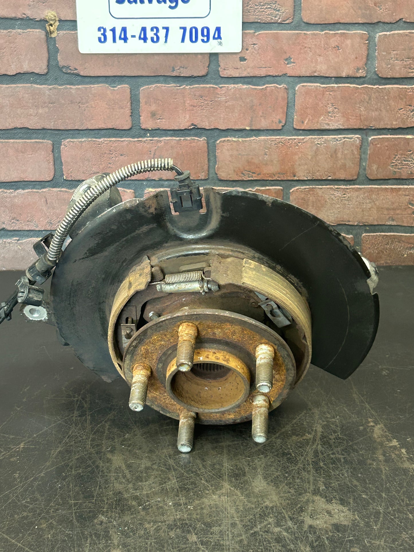 15-23 CHALLENGER CHARGER REAR SUSPENSION RIGHT SIDE SPINDLE KNUCKLE HUB OEM
