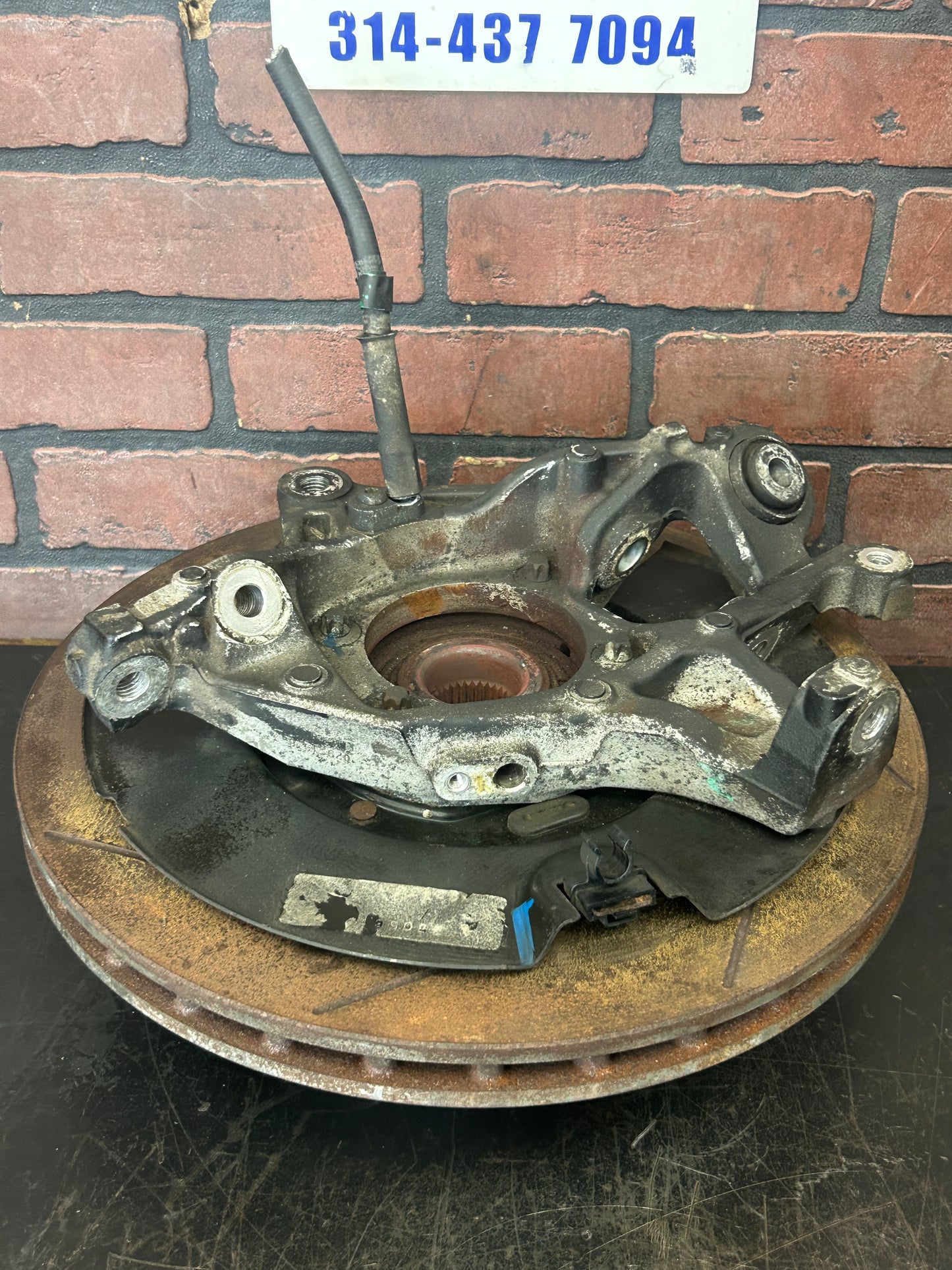 15-23 CHALLENGER CHARGER REAR SUSPENSION LEFT SIDE SPINDLE KNUCKLE HUB ROTOR OEM