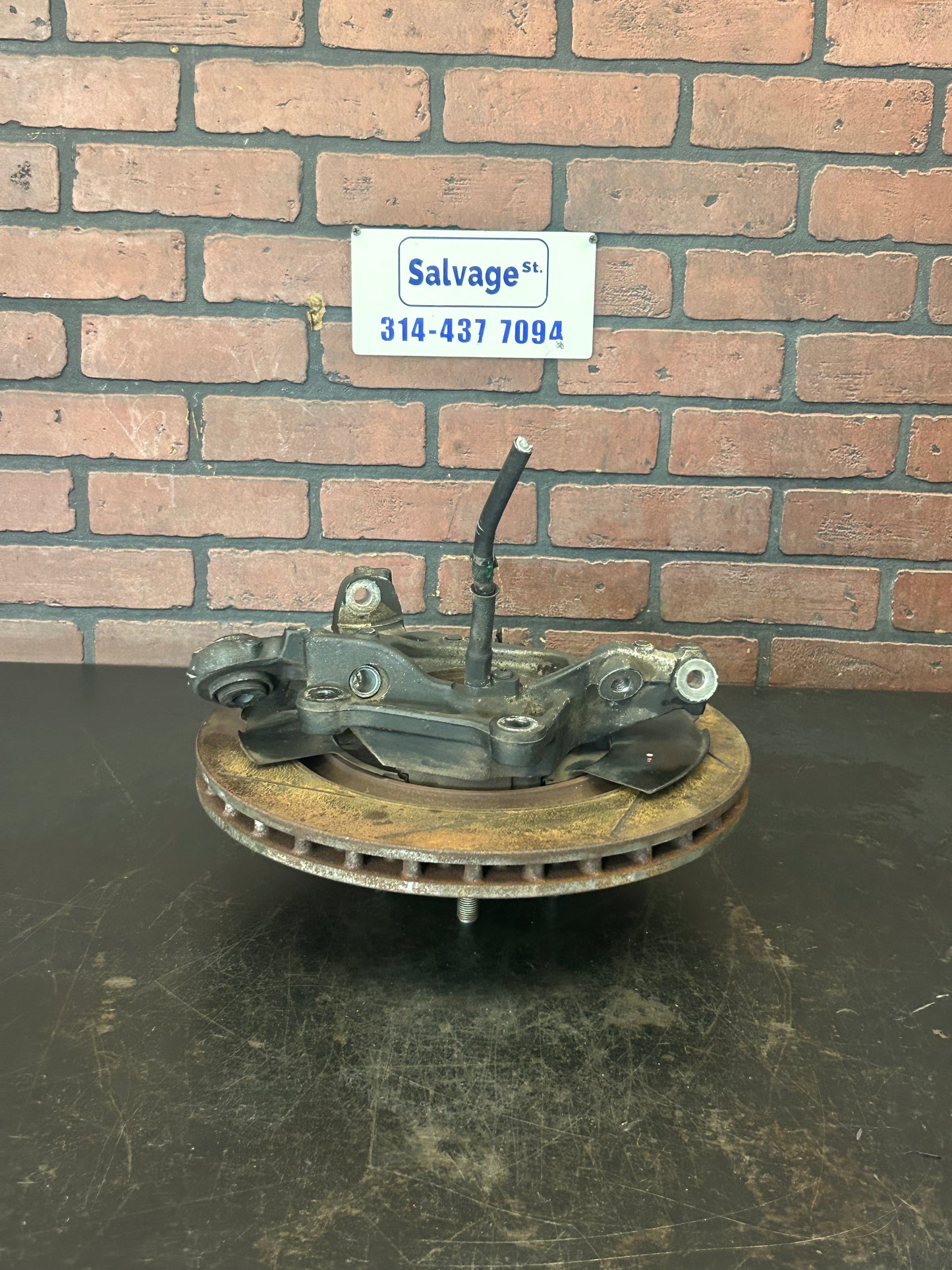 15-23 CHALLENGER CHARGER REAR SUSPENSION LEFT SIDE SPINDLE KNUCKLE HUB ROTOR OEM