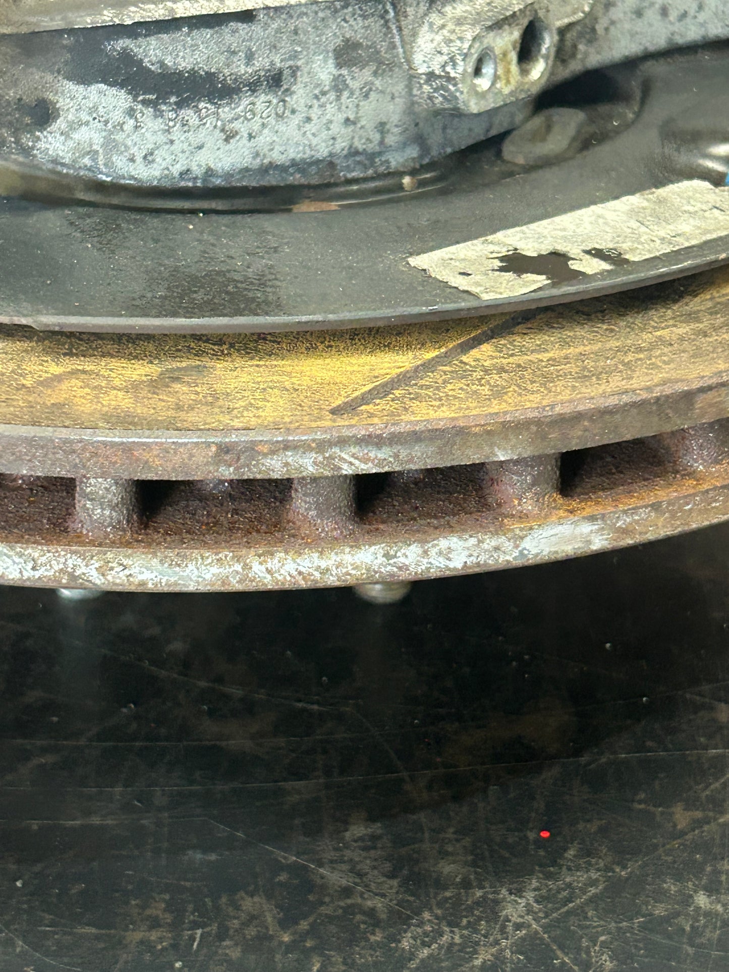 15-23 CHALLENGER CHARGER REAR SUSPENSION LEFT SIDE SPINDLE KNUCKLE HUB ROTOR OEM