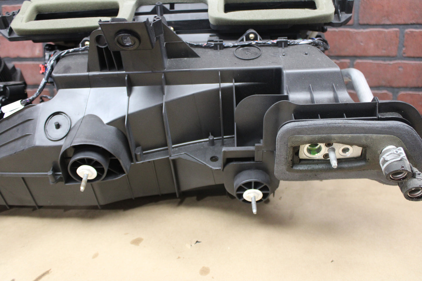 2014 - 2023 DODGE CHALLENGER HVAC A/C HEATER BLOWER HOUSING BOX OEM