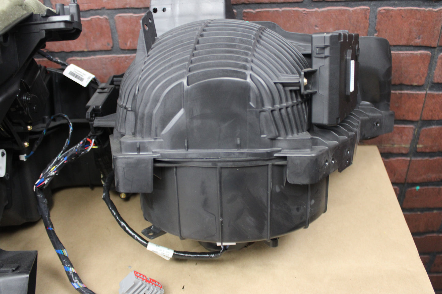 2014 - 2023 DODGE CHALLENGER HVAC A/C HEATER BLOWER HOUSING BOX OEM
