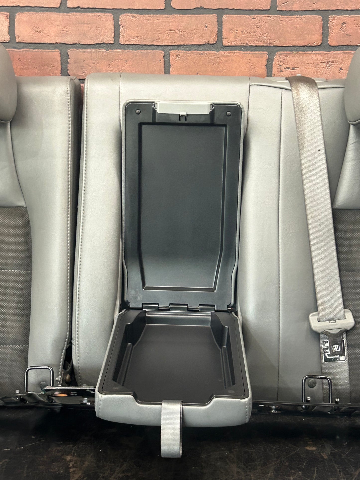 2005-2010 JEEP GRAND CHEROKEE SRT8 OEM REAR BACK BOTTOM SEAT ASSEMBLY