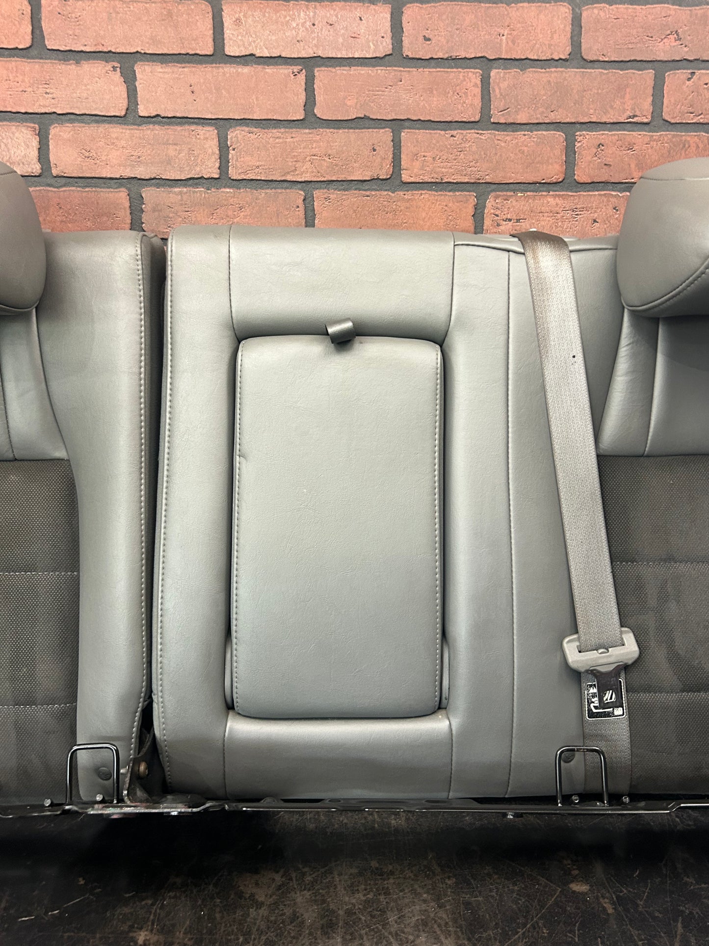 2005-2010 JEEP GRAND CHEROKEE SRT8 OEM REAR BACK BOTTOM SEAT ASSEMBLY