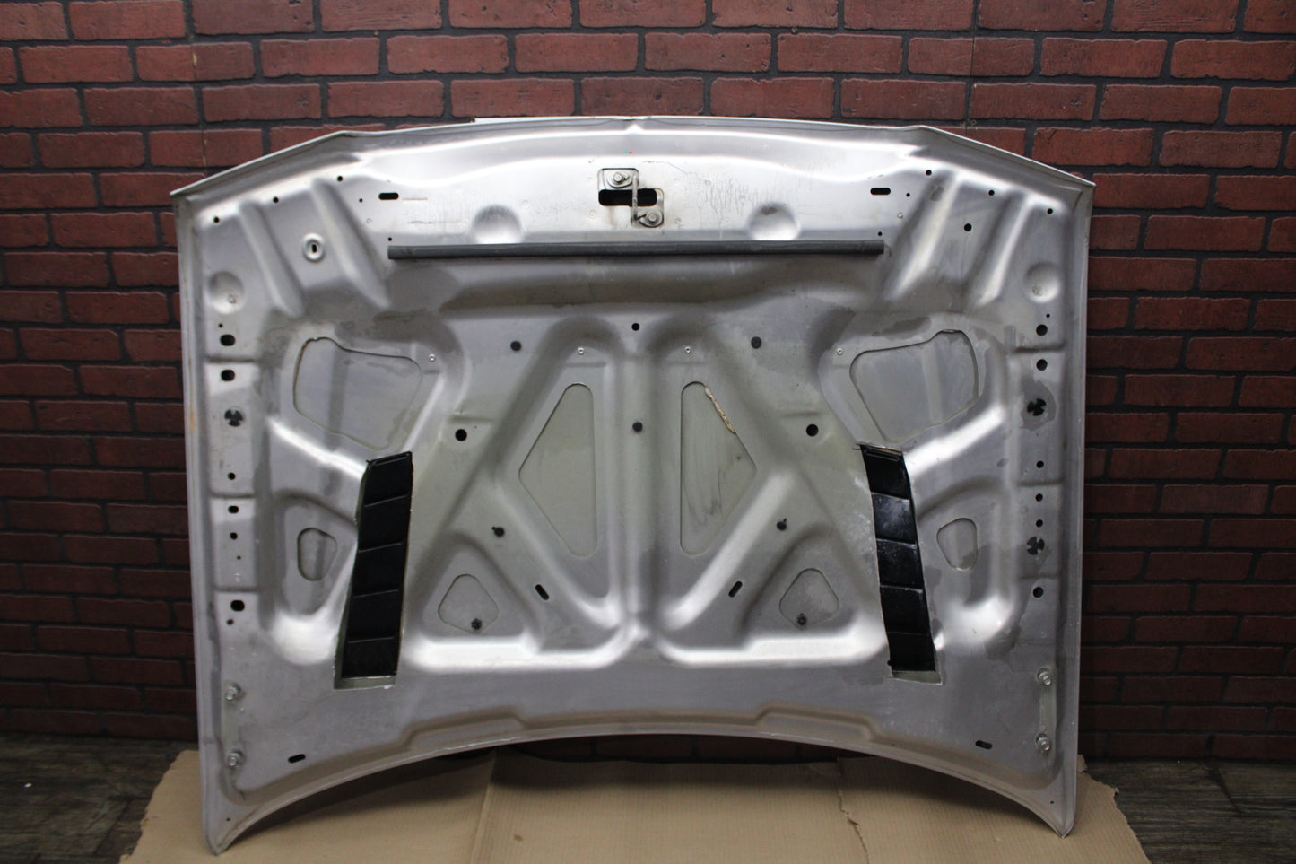 2005-2010 OEM Chrysler 300C SRT-8 Silver PS2 Hood Bonnet with Vents 05112136AA