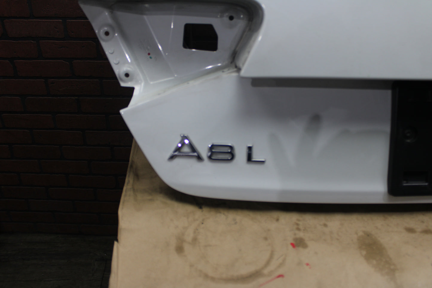 2011 - 2014 AUDI A8 QUATTRO REAR LIFTGATE TRUNK LID ASSEMBLY OEM WHITE