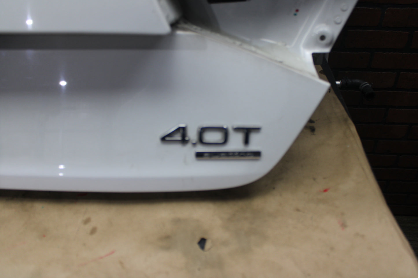 2011 - 2014 AUDI A8 QUATTRO REAR LIFTGATE TRUNK LID ASSEMBLY OEM WHITE