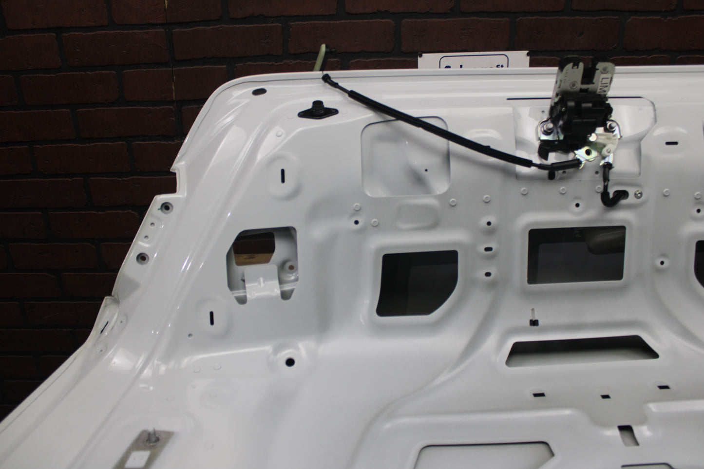 2011 - 2014 AUDI A8 QUATTRO REAR LIFTGATE TRUNK LID ASSEMBLY OEM WHITE