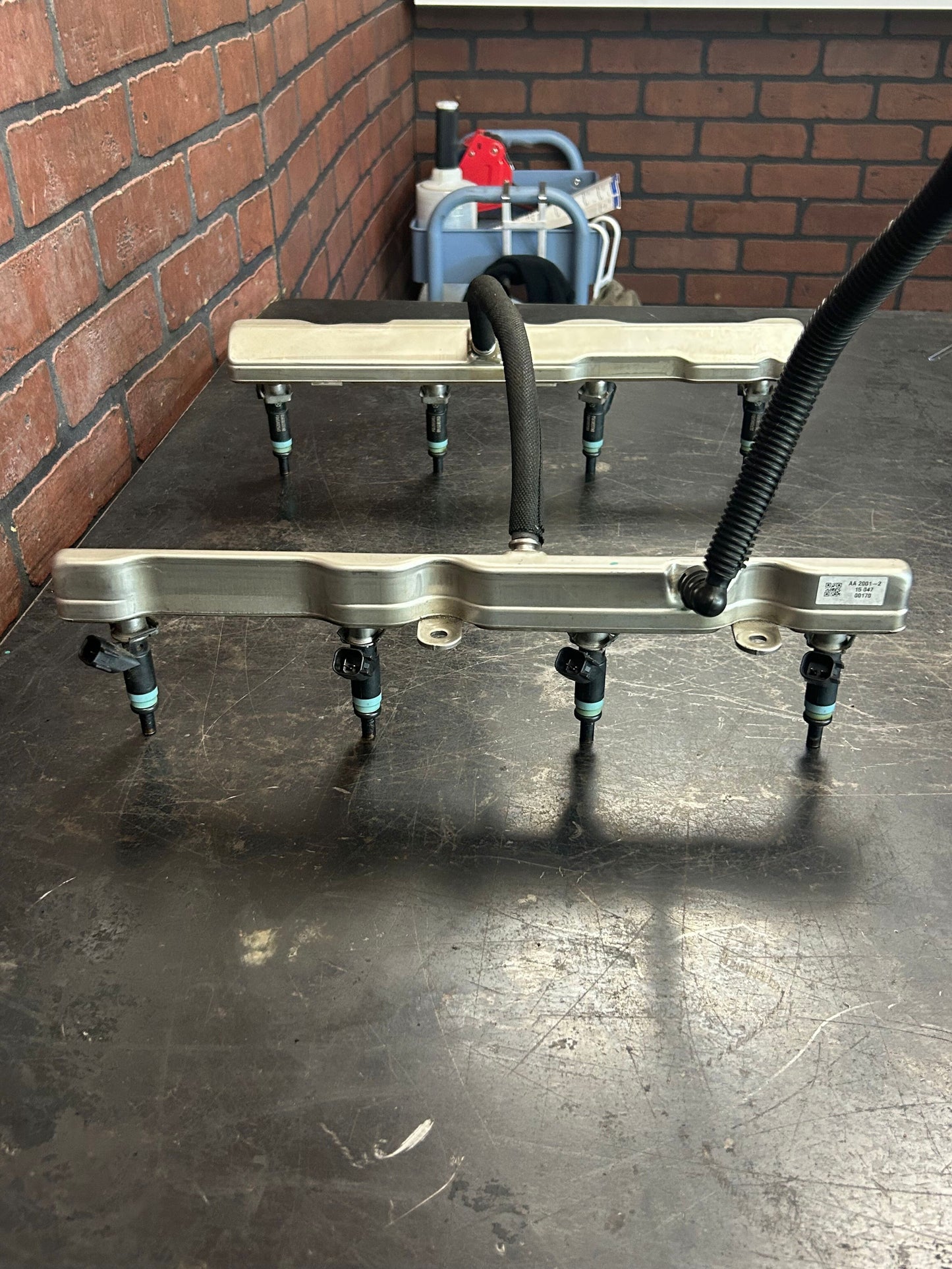 12-23 Charger Challenger Durango SRT8 6.4 HEMI Fuel Rail w/ Injectors 05038530AB