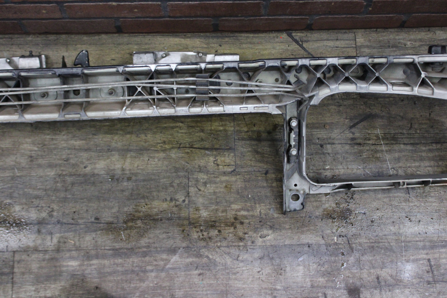 2005-2010 Chrysler 300C SRT-8 Front Upper Radiator Cross Member Support Bracket