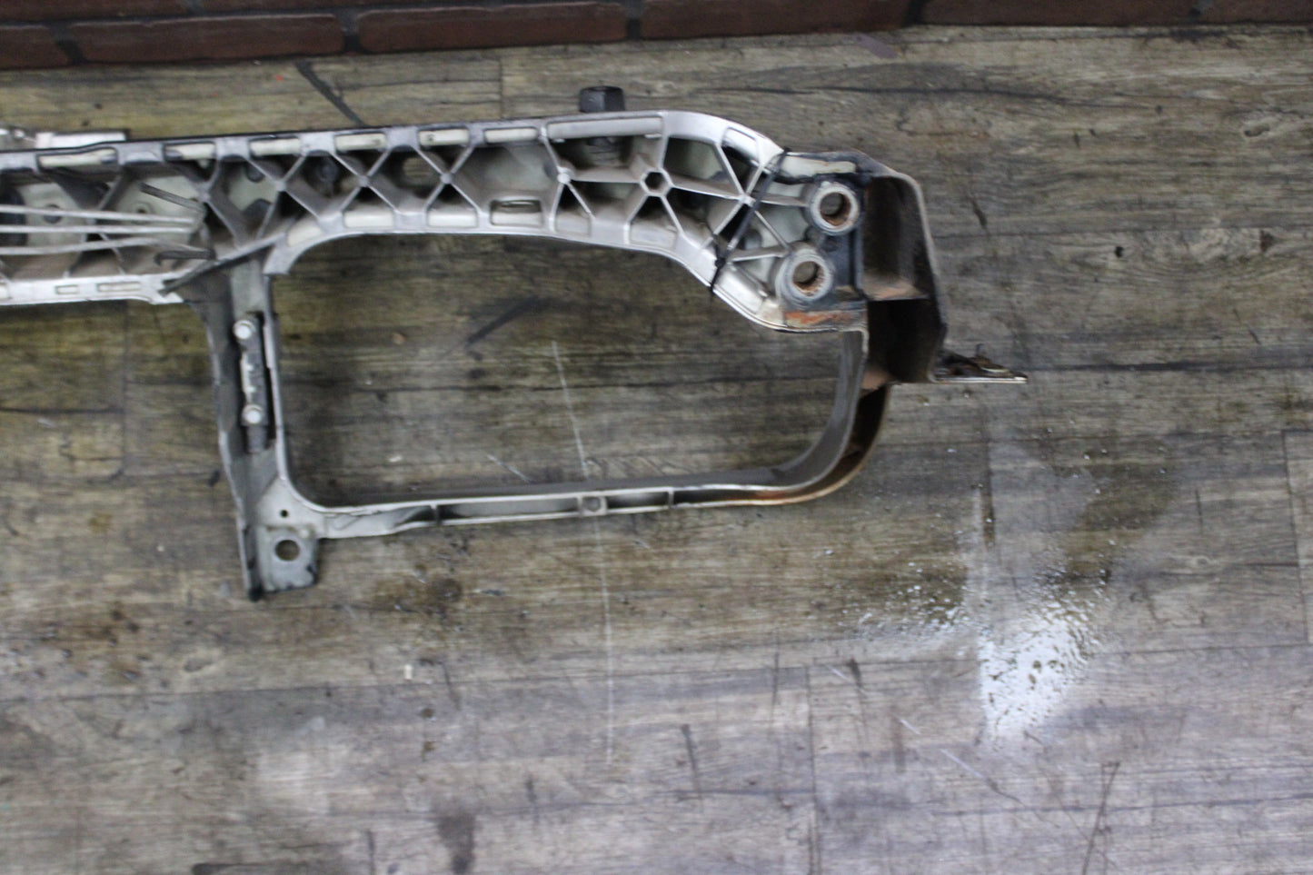 2005-2010 Chrysler 300C SRT-8 Front Upper Radiator Cross Member Support Bracket