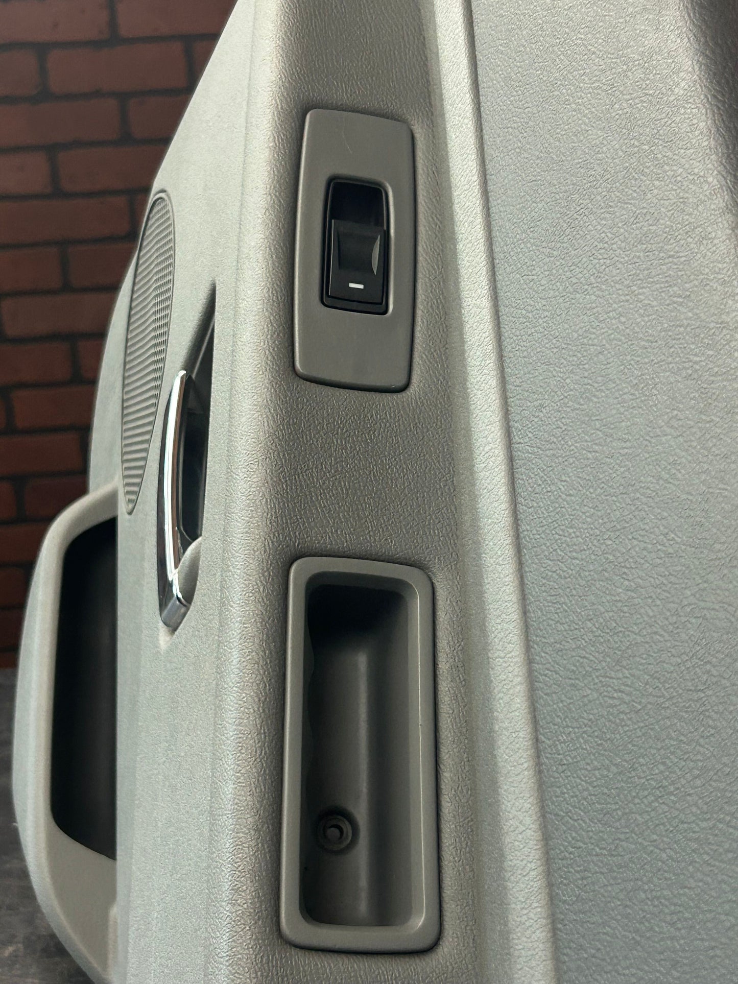 2005-2007 Jeep Grand Cherokee SRT8 Rear Passenger RH Side Interior Door Panel