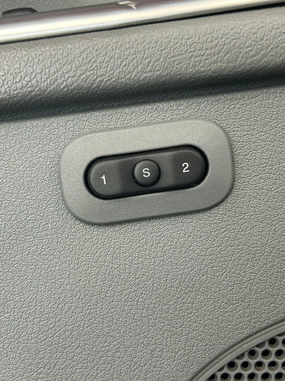 2005-2010 Jeep Grand Cherokee WK OEM Interior Front Driver Left Door Panel