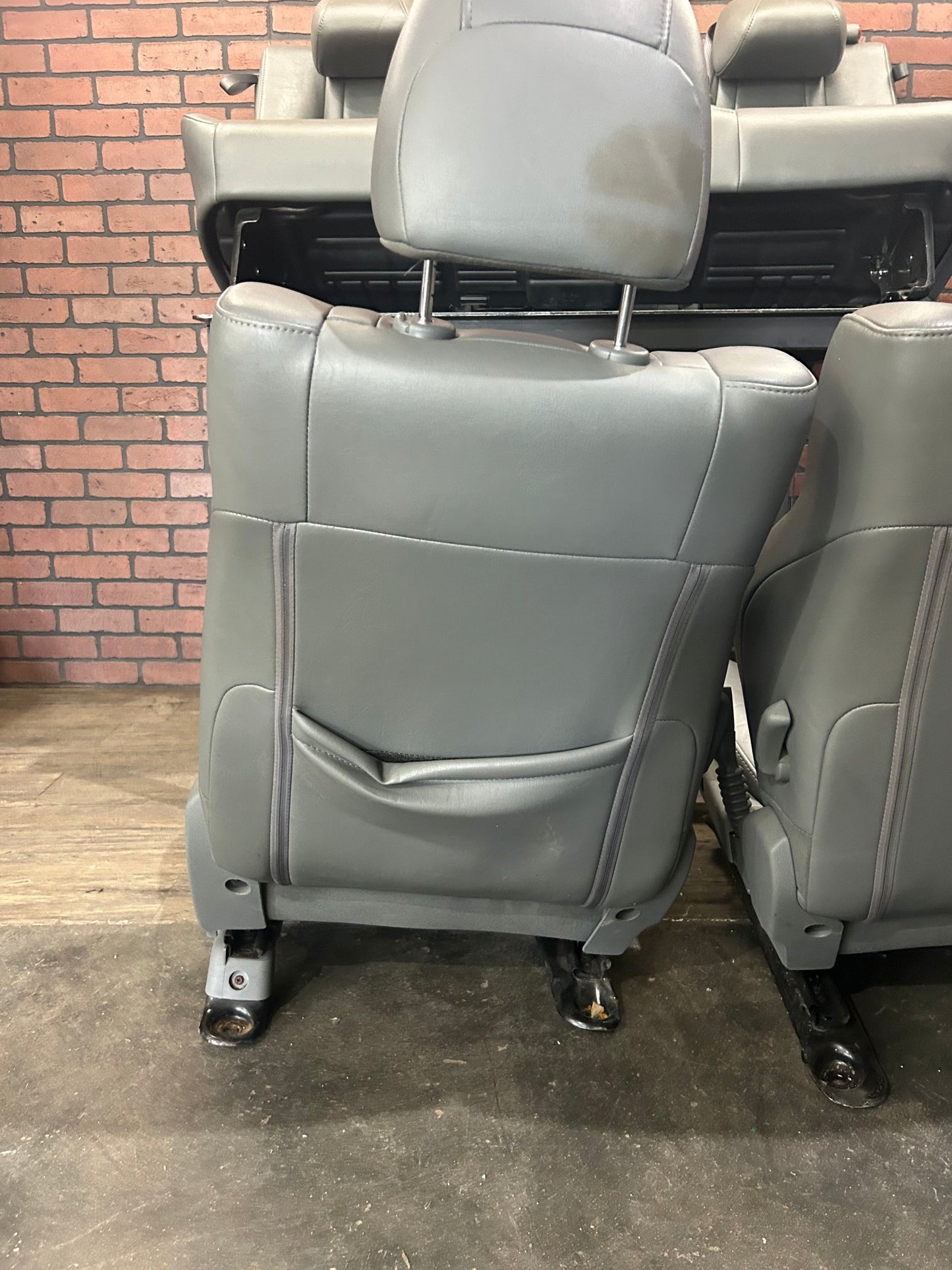 2005-2010 Jeep Grand Cherokee SRT8 Full Front Rear Seat Set Assembly OEM Gray