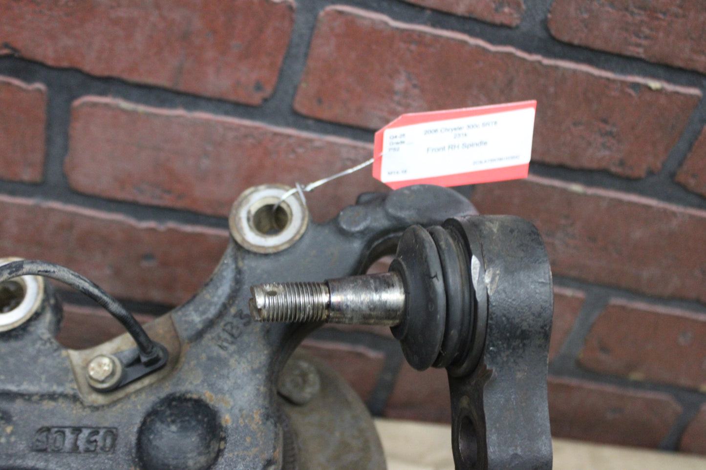 2005-2014 300C Dodge Charger Challenger SRT-8 Front Right Spindle/Knuckle Brembo