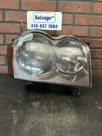 2005-2007 Jeep Grand Cherokee SRT8 Passenger Right Headlight Assembly OEM