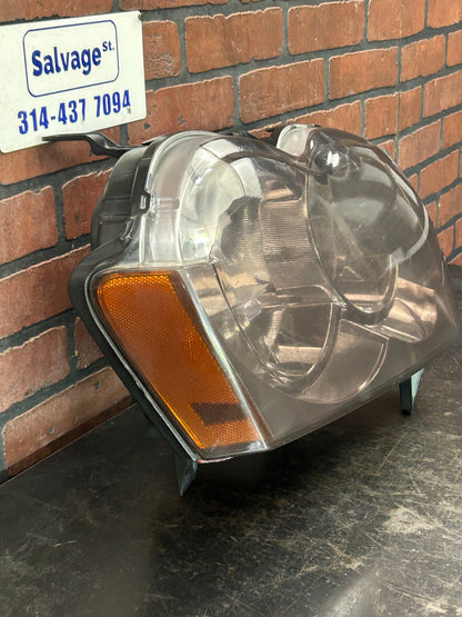 2005-2007 Jeep Grand Cherokee SRT8 Passenger Right Headlight Assembly OEM