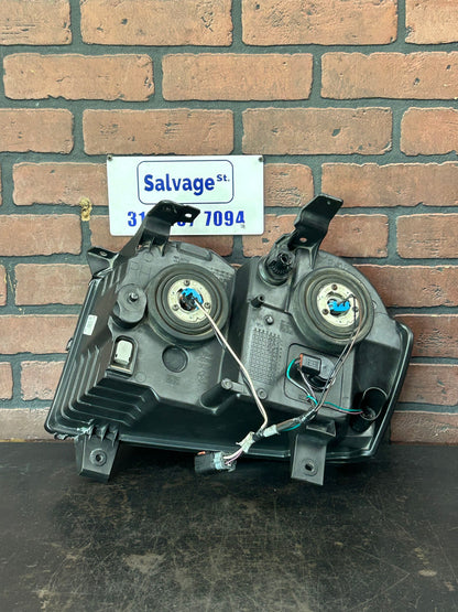 2005-2007 Jeep Grand Cherokee SRT8 Passenger Right Headlight Assembly OEM