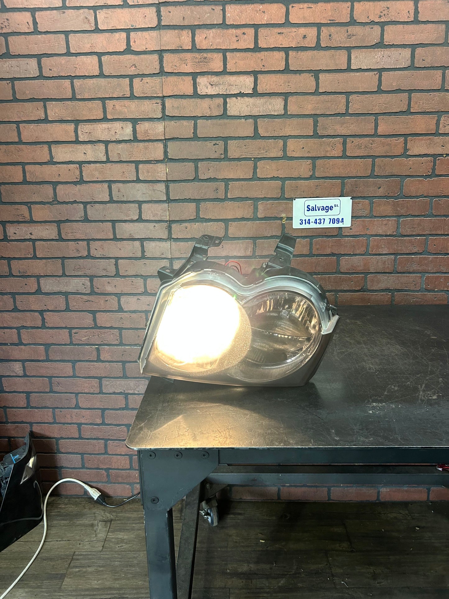 2005-2007 Jeep Grand Cherokee SRT8 Driver Left Headlight Assembly OEM