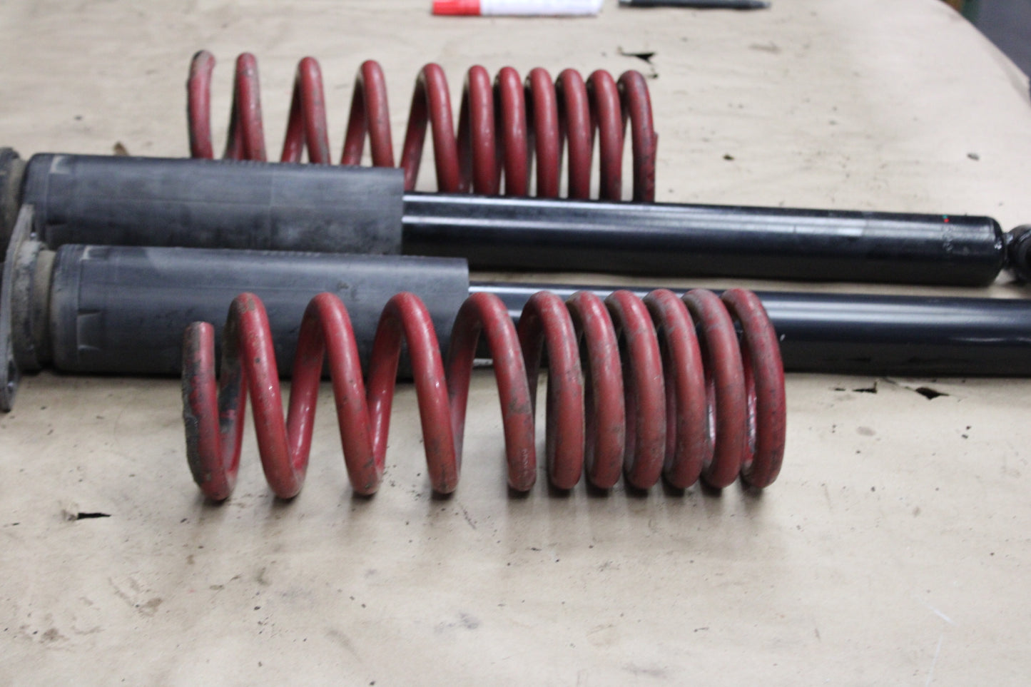 2005-2007 Chrysler 300 Rear Left Right Set Shock Strut Coil Spring Suspension