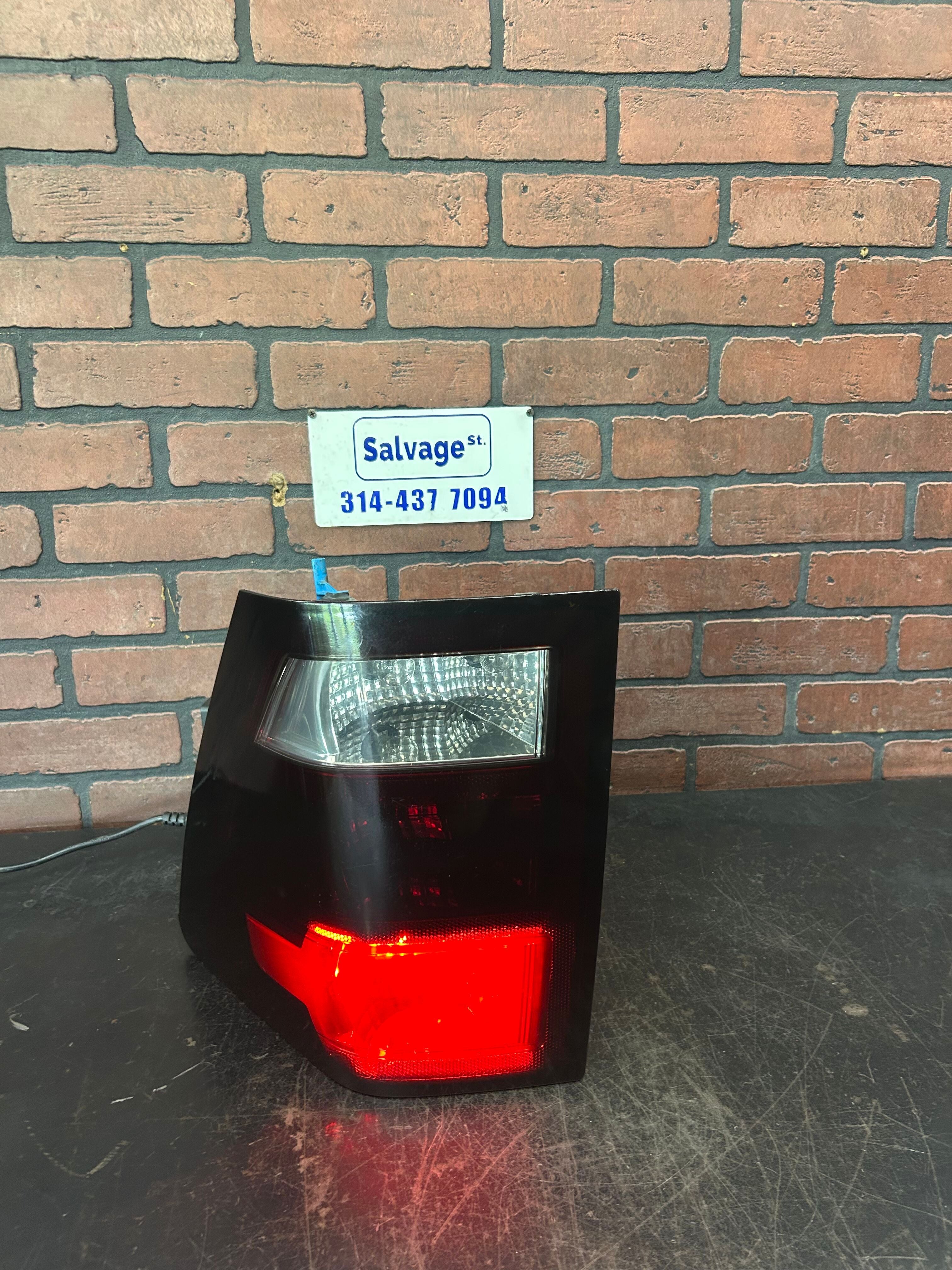 05-10 Jeep WK1 Grand Cherokee Tail Light Pair OEM Smoked