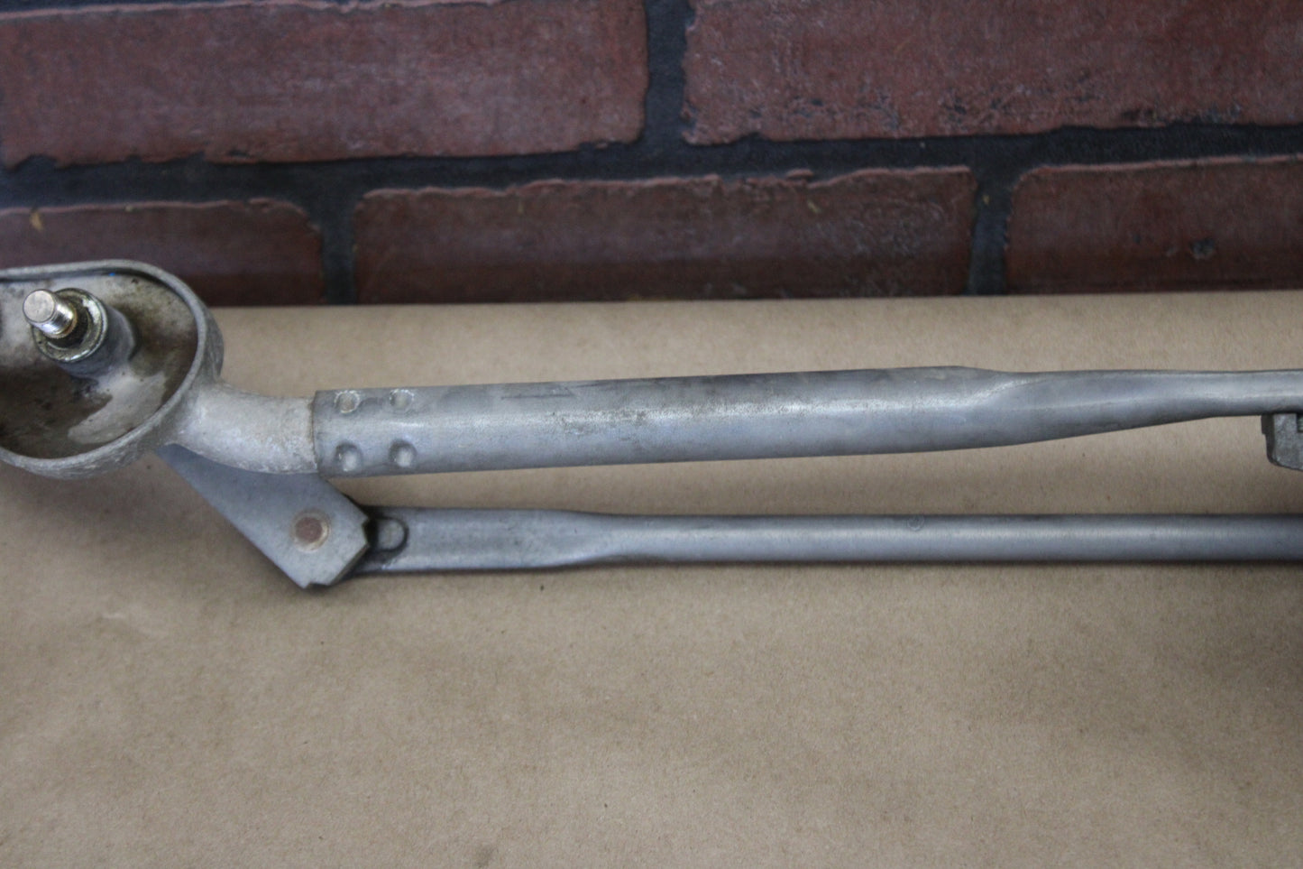 05-09 Chrysler 300C SRT-8 Windshield Wiper Linkage Transmission Pivot Arms Motor