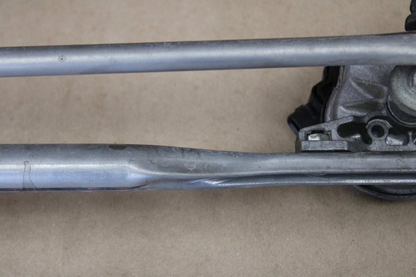 05-09 Chrysler 300C SRT-8 Windshield Wiper Linkage Transmission Pivot Arms Motor