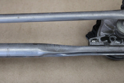05-09 Chrysler 300C SRT-8 Windshield Wiper Linkage Transmission Pivot Arms Motor