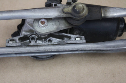 05-09 Chrysler 300C SRT-8 Windshield Wiper Linkage Transmission Pivot Arms Motor