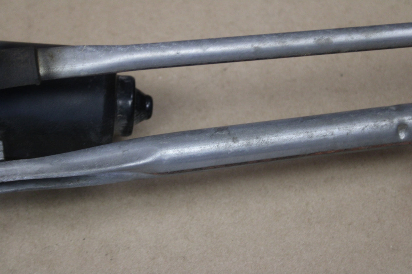 05-09 Chrysler 300C SRT-8 Windshield Wiper Linkage Transmission Pivot Arms Motor