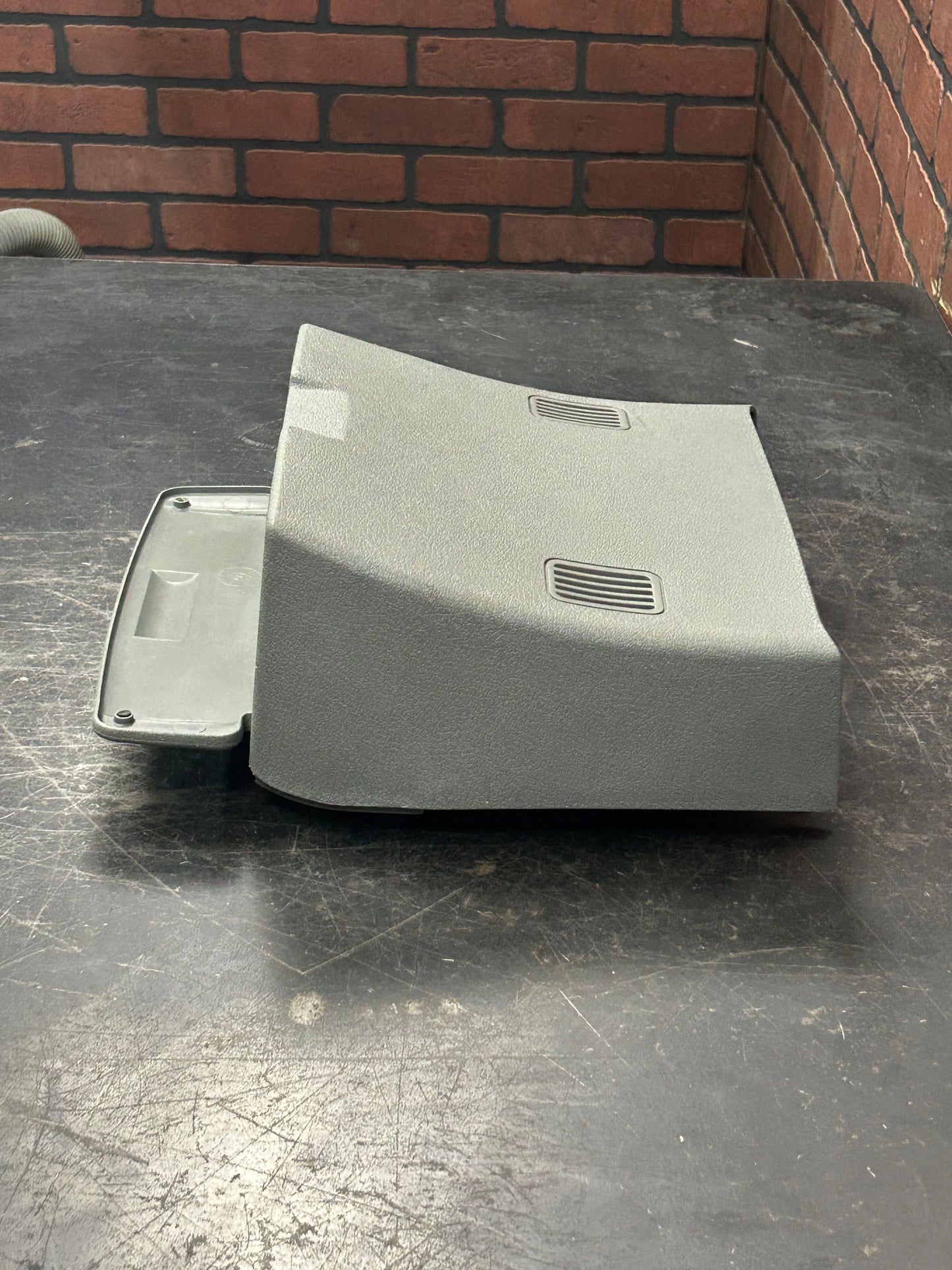 2005-2007 JEEP GRAND CHEROKEE OVERHEAD DVD PLAYER SCREEN ASSEMBLY OEM