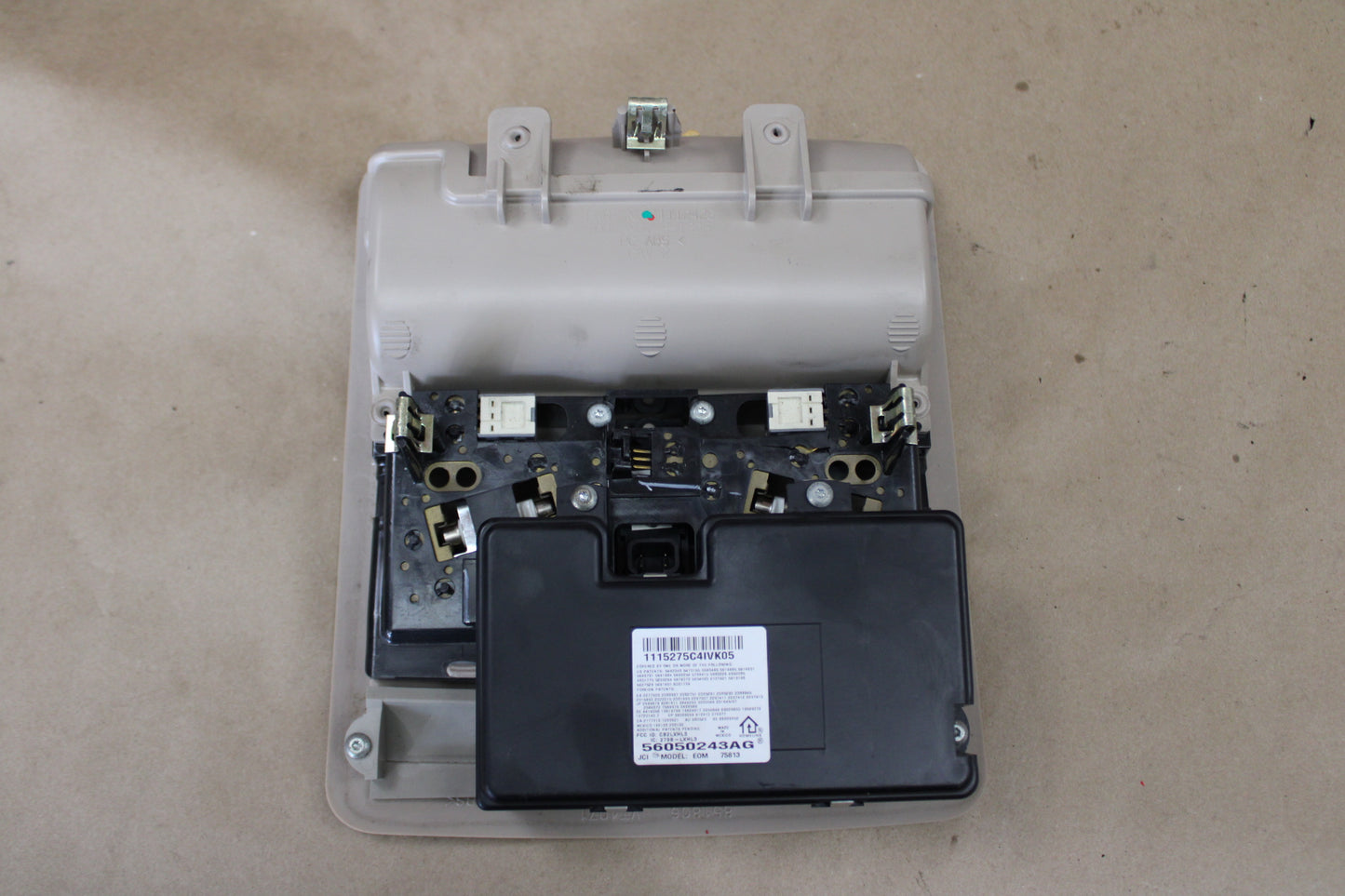 05-07 Chrysler 300C Charger Magnum Jeep SRT-8 Overhead Console Sunroof Control