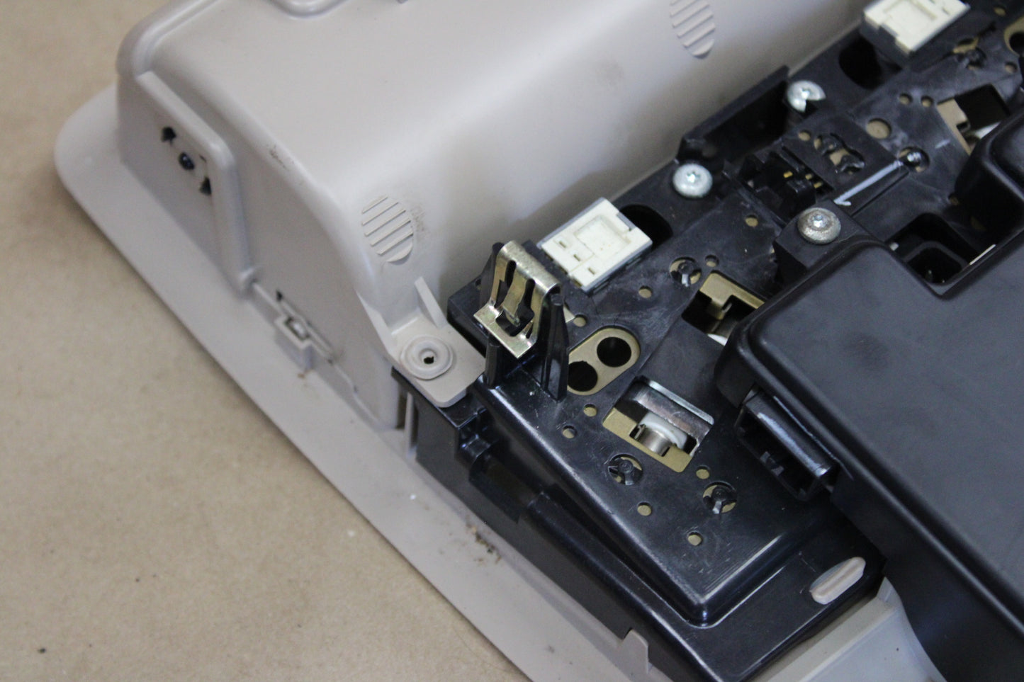 05-07 Chrysler 300C Charger Magnum Jeep SRT-8 Overhead Console Sunroof Control