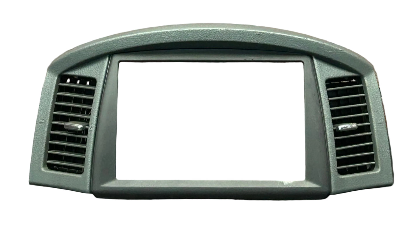 2005 - 2007 Jeep Grand Cherokee Interior Center Dash Radio Bezel Trim OEM