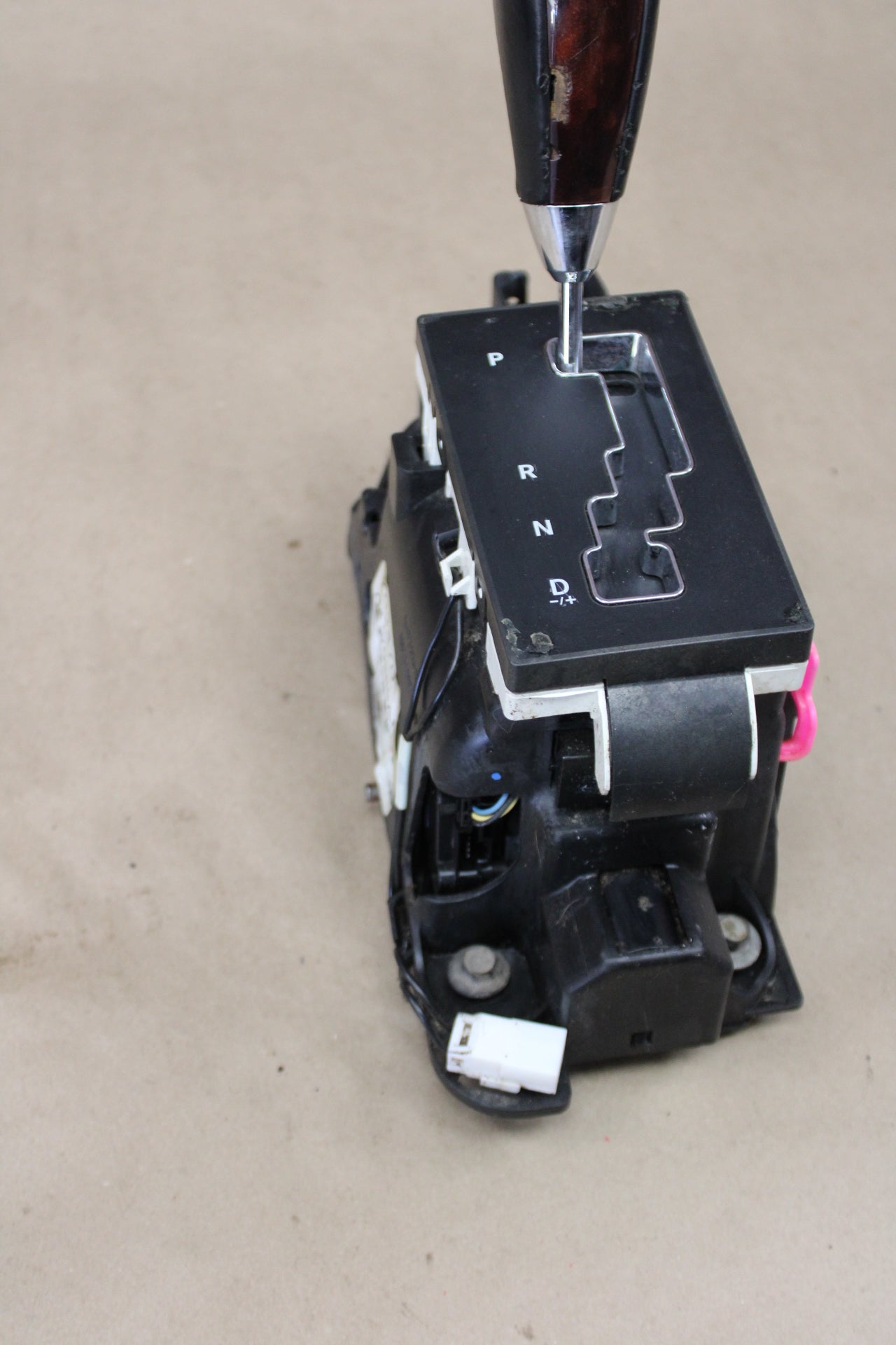 05-07 Chrysler 300C Dodge Charger Magnum SRT-8 Automatic Gear Shifter Selector