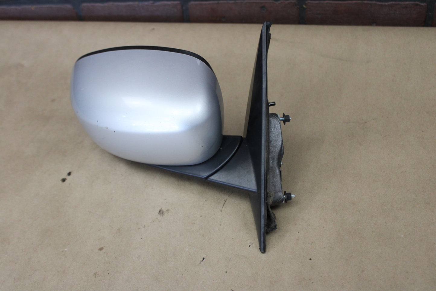 06-10 Chrysler 300C Dodge Magnum Charger SRT-8 Right Door Mirror Assembly Silver