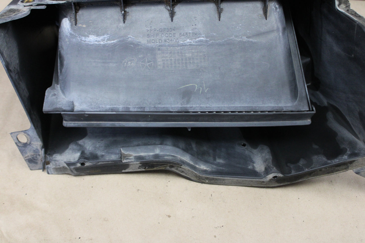 05-10 Dodge Charger Magnum Chrysler 300C SRT-8 Cabin Air Filter Housing Assembly