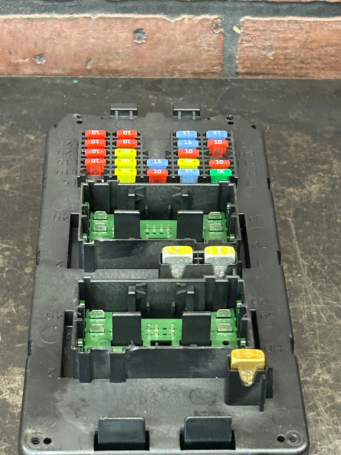 2005-2006 Jeep Grand Cherokee Body Control Module Fuse Box BCM 56050066AC OEM