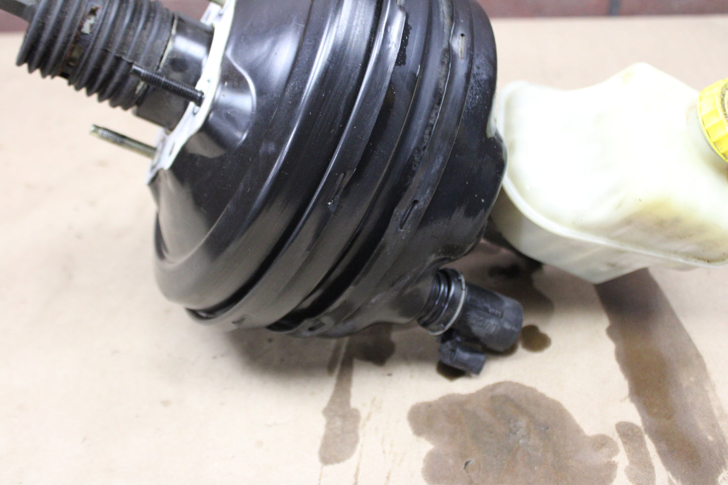 2006 Chrysler 300 SRT8 Brake Booster Vacuum Master Cylinder 05290836AA OEM