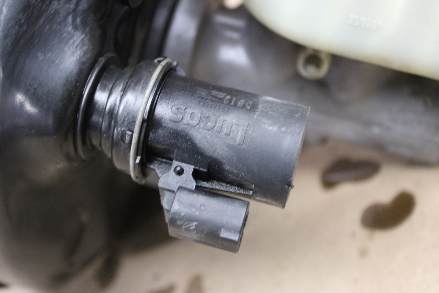 2006 Chrysler 300 SRT8 Brake Booster Vacuum Master Cylinder 05290836AA OEM