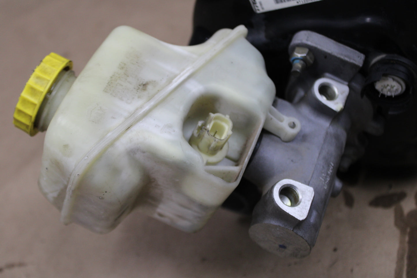 2006 Chrysler 300 SRT8 Brake Booster Vacuum Master Cylinder 05290836AA OEM